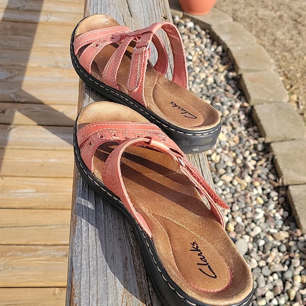 Clarks Leather Salmon Coral Color Strappy Sandal. Women's Size 7 Med. - Picture 9 of 11